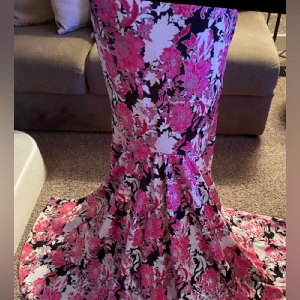 Elegant Pink Floral Halter Designer Dress 🌺 - Picture 8 of 11